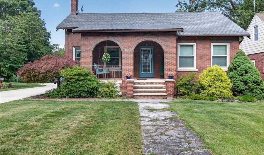 156 Woodhill Dr, Amherst, OH 44001 - 3 Beds, 2 Bath