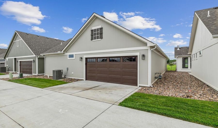 322 W Pepper Tree Rd, Andover, KS 67002 - 2 Beds, 2 Bath