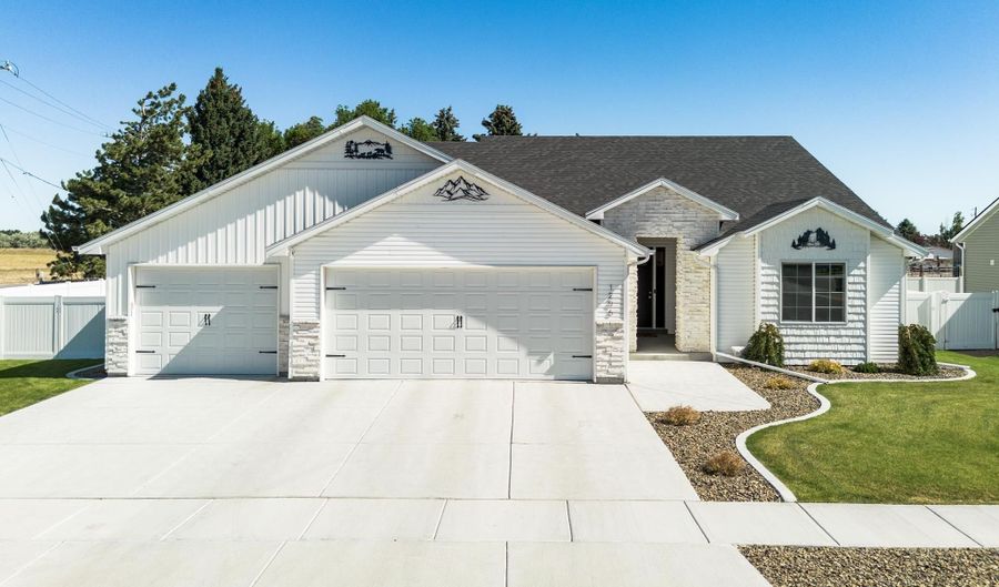 1296 Angela St, Chubbuck, ID 83202 - 3 Beds, 2 Bath