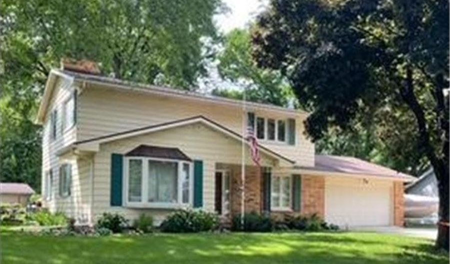 308 Ridge Rd, Albert Lea, MN 56007 - 4 Beds, 3 Bath