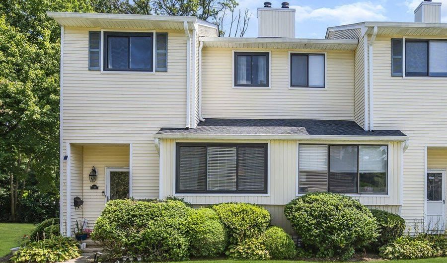 258 Clubhouse Dr, Middletown, NJ 07748 - 3 Beds, 3 Bath