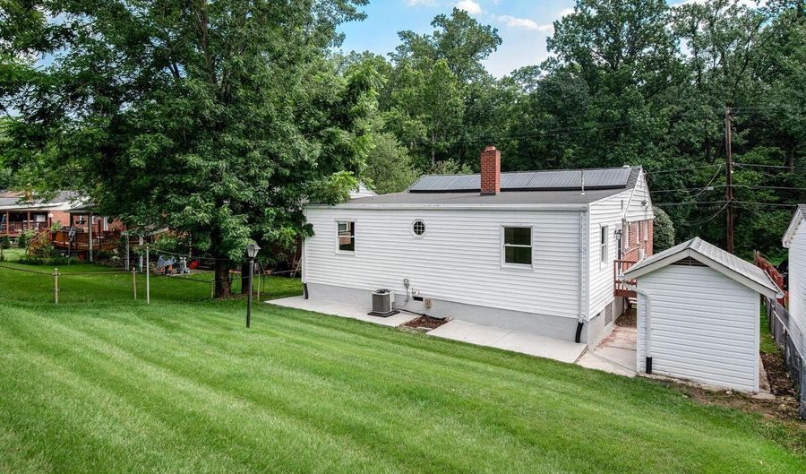 12708 TURKEY BRANCH Pkwy, Rockville, MD 20853 - 4 Beds, 2 Bath