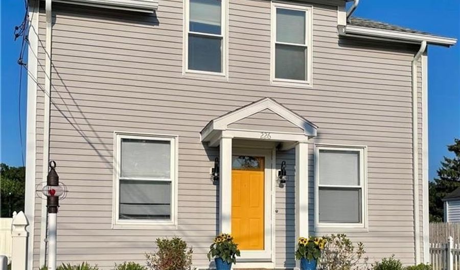 226 Becker Ave, East Providence, RI 02915 - 3 Beds, 2 Bath