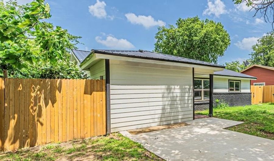 704 N Ray St, Alvarado, TX 76009 - 3 Beds, 2 Bath