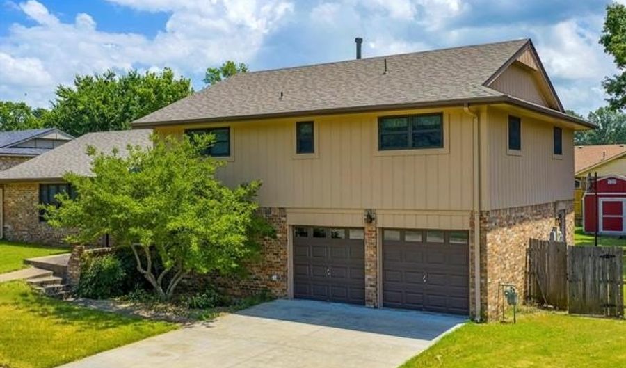 4715 Rolling Meadows Rd, Bartlesville, OK 74006 - 4 Beds, 3 Bath