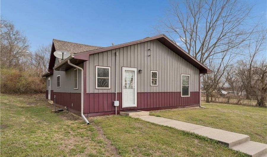 13382 NW Oak St, Amsterdam, MO 64723 - 2 Beds, 1 Bath