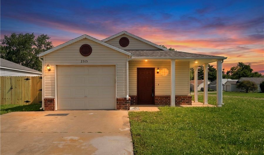 2515 SE 4th St, Bentonville, AR 72712 - 3 Beds, 2 Bath