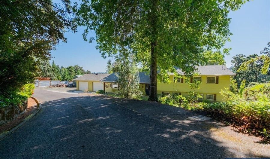733 Laurel Pl NW, Albany, OR 97321 - 5 Beds, 3 Bath