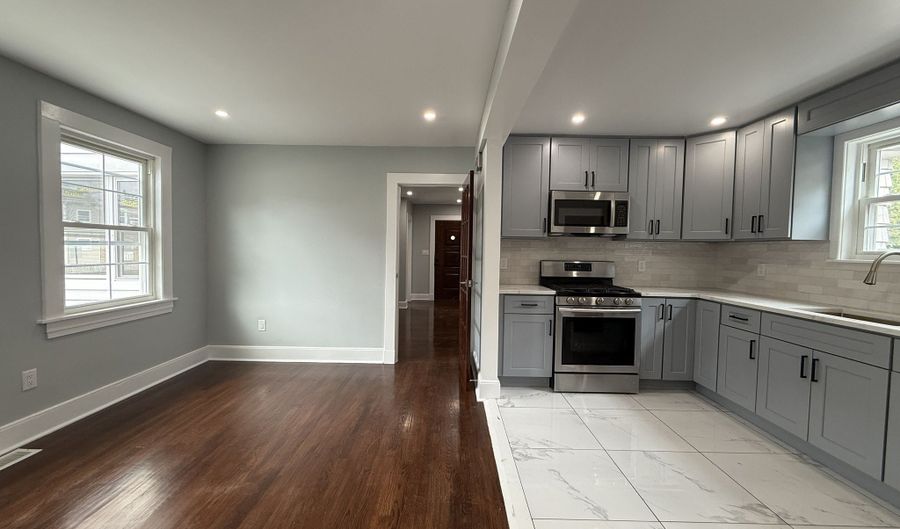 30 Hadley St, Bridgeport, CT 06610 - 2 Beds, 1 Bath