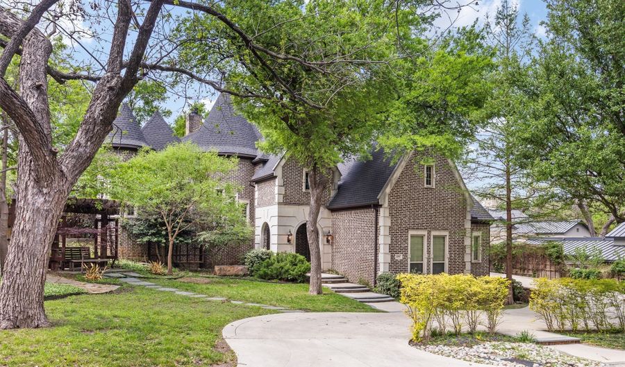 14907 Lake Forest Dr, Addison, TX 75254 - 4 Beds, 5 Bath