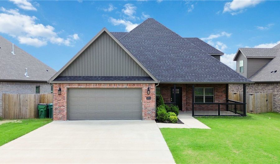 1951 Edgewood Rd, Bentonville, AR 72713 - 4 Beds, 3 Bath