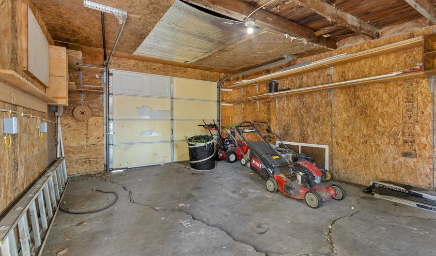 215 N 1st St, Aberdeen, SD 57401 - 3 Beds, 2 Bath