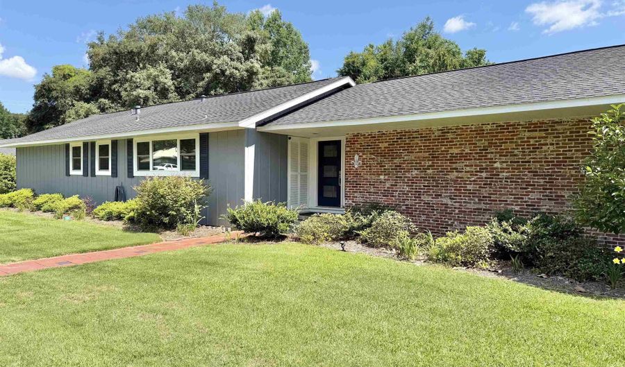 199 W Oak St, Atmore, AL 36502 - 4 Beds, 4 Bath