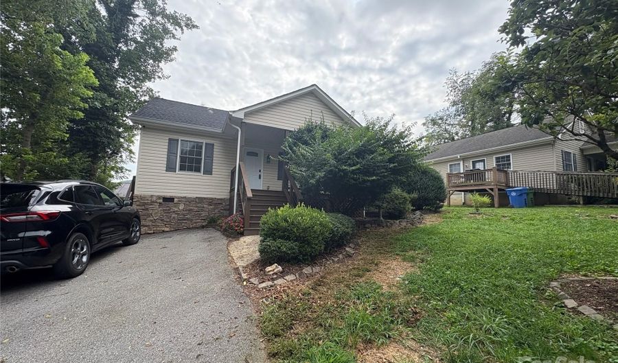 19 Broadview Dr, Asheville, NC 28803 - 3 Beds, 2 Bath