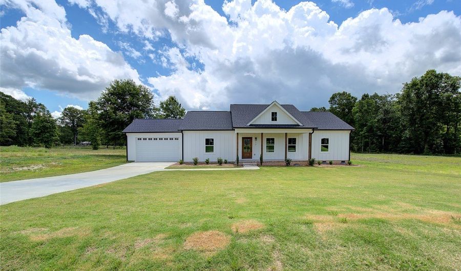 410 Edgewood Dr, Belton, SC 29627 - 3 Beds, 2 Bath