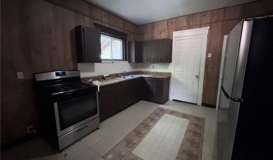 829 Yale St, Akron, OH 44311 - 3 Beds, 1 Bath