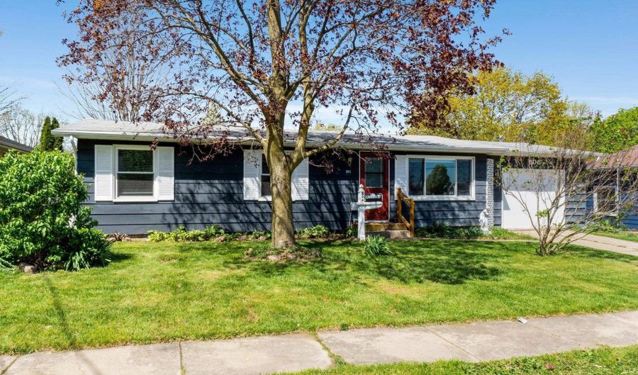 806 S Martha St, Angola, IN 46703 - 3 Beds, 2 Bath