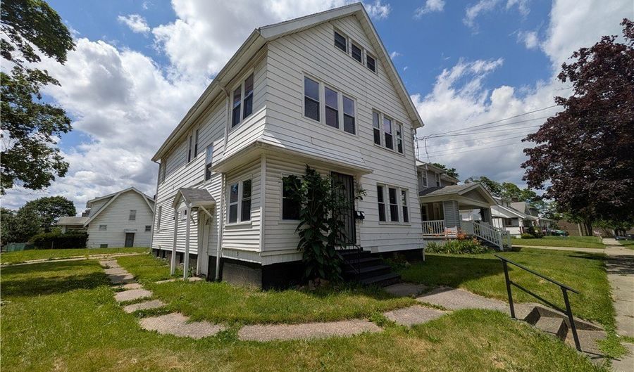 656 Hammel St, Akron, OH 44306 - 6 Beds, 2 Bath