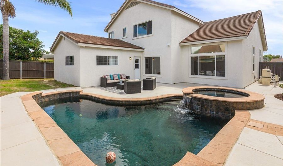 230 Del Mesa, Oceanside, CA 92058 - 5 Beds, 3 Bath