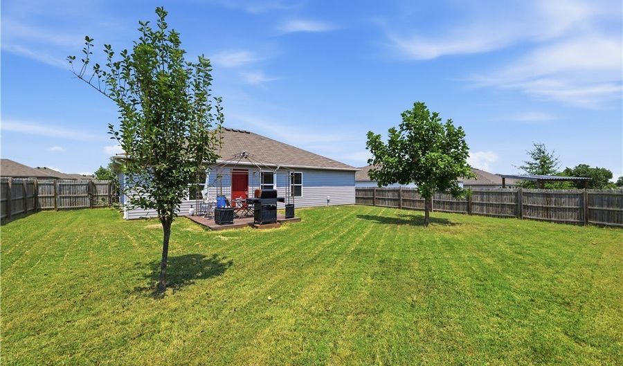 813 NW 67th Ave, Bentonville, AR 72713 - 3 Beds, 2 Bath
