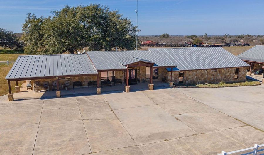 13633 US HIGHWAY 87 S, Adkins, TX 78101 - 3 Beds, 4 Bath