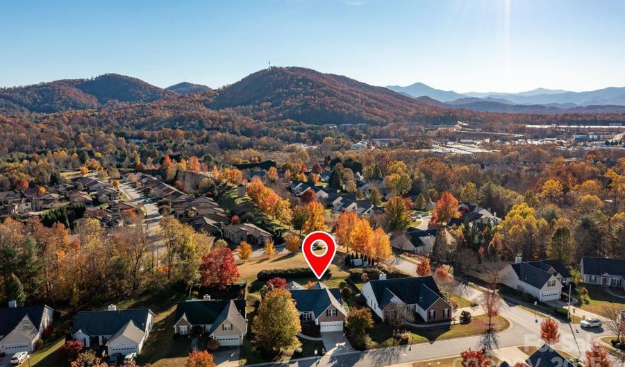 207 Farm Creek Dr E, Asheville, NC 28806 - 4 Beds, 2 Bath