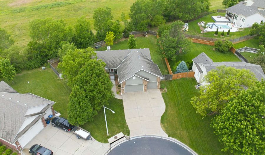 419 S Quail Run Ct, Andover, KS 67002 - 4 Beds, 3 Bath