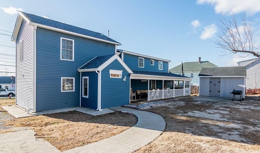 3871 Mendon Rd, Cumberland, RI 02864 - 6 Beds, 3 Bath