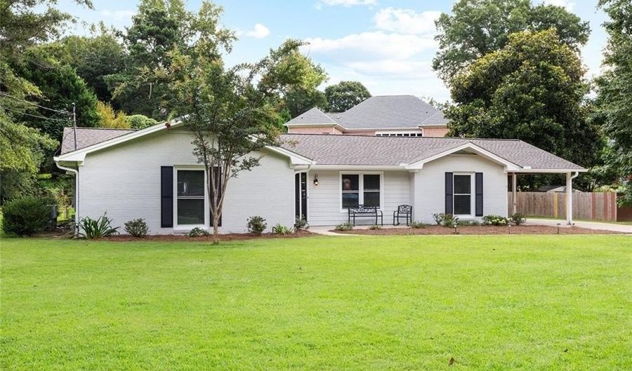 111 CARTER St, Auburn, AL 36830 - 3 Beds, 2 Bath