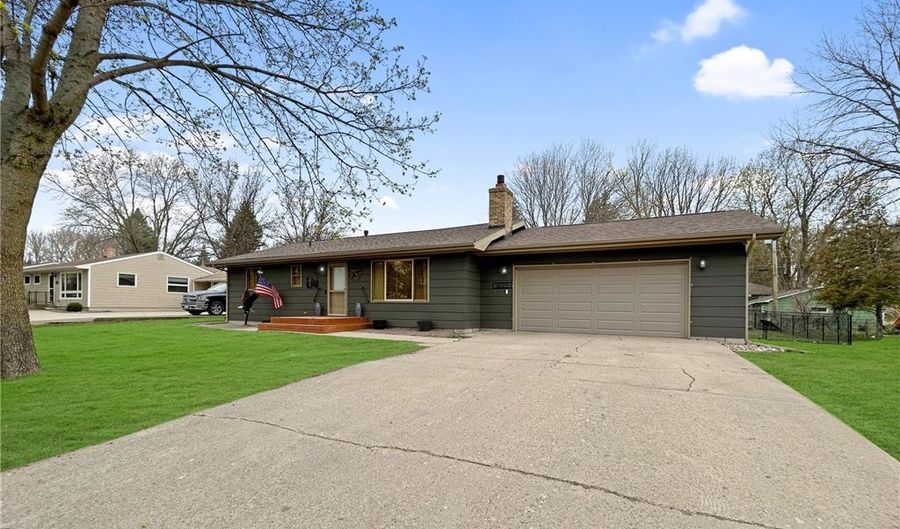 1625 N 6th St, Montevideo, MN 56265 - 3 Beds, 2 Bath