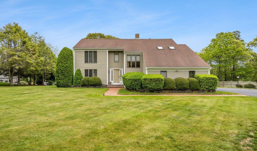 376 Flint St, Barnstable, MA 02630 - 3 Beds, 3 Bath