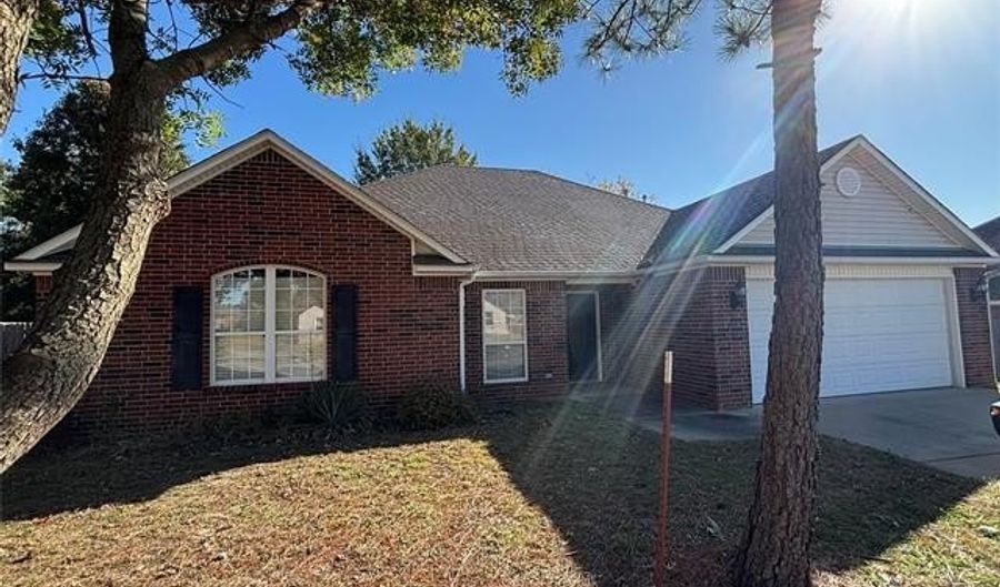 1920 Richmond Dr, Bartlesville, OK 74006 - 3 Beds, 2 Bath