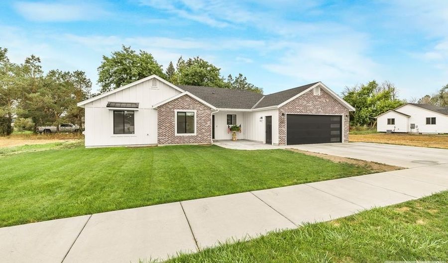 1021 Harris Loop, Blackfoot, ID 83221 - 3 Beds, 2 Bath