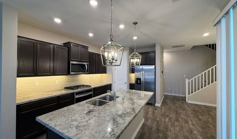3855 S MCQUEEN Rd 100, Chandler, AZ 85286 - 3 Beds, 3 Bath