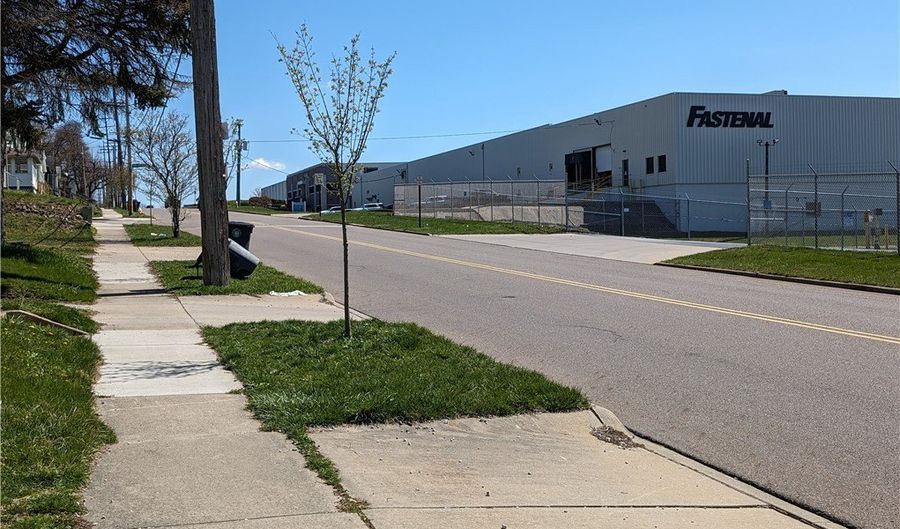 2357 19th St SW, Akron, OH 44314 - 3 Beds, 1 Bath