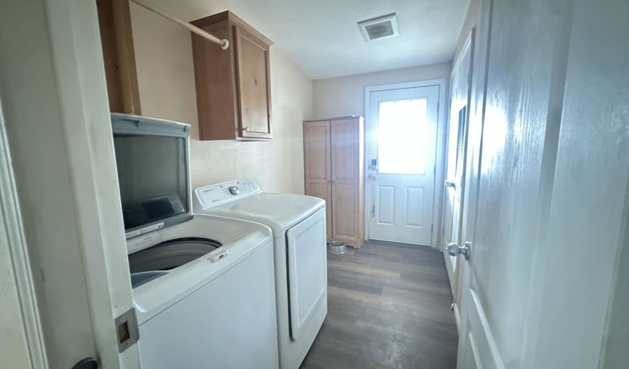 711 ELM St, Carlin, NV 89822 - 3 Beds, 2 Bath