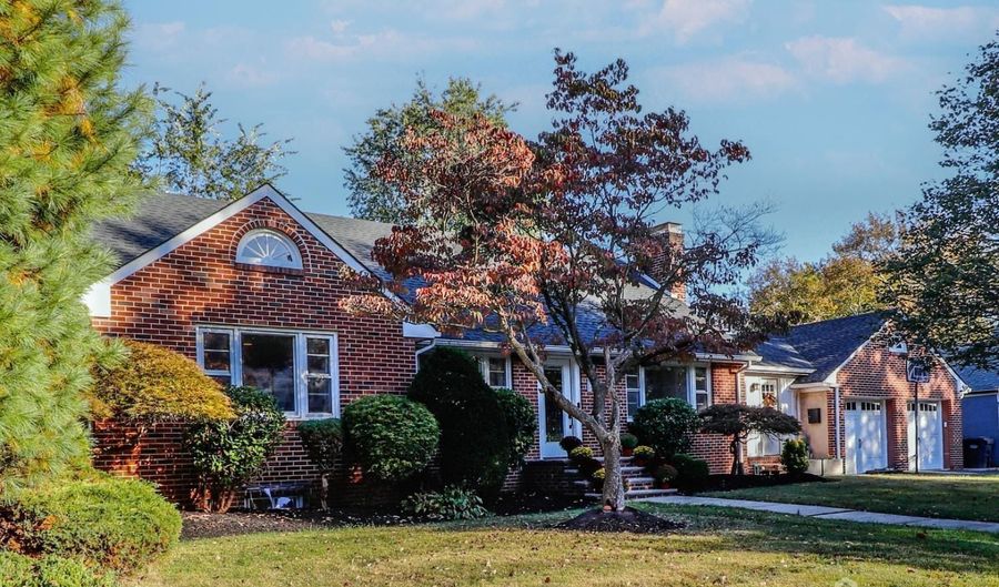 82 Kempson Pl, Metuchen, NJ 08840 - 4 Beds, 3 Bath