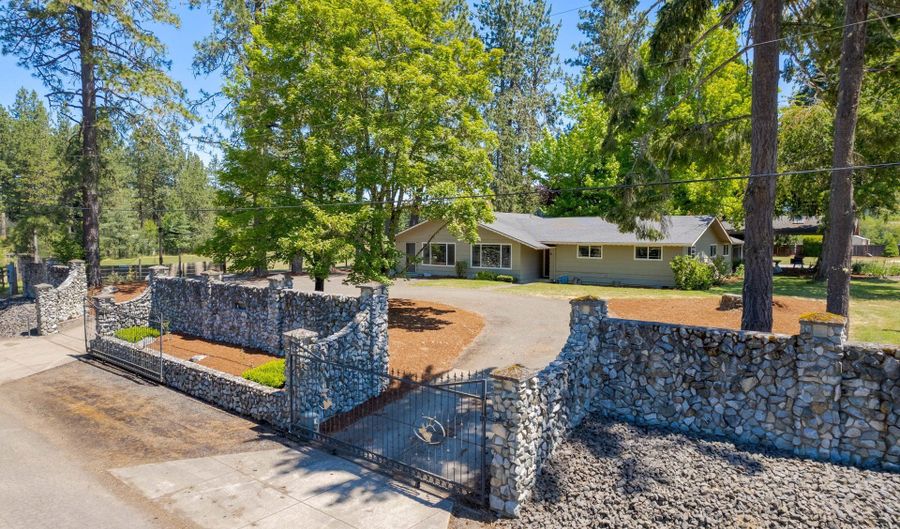 87313 CHINQUAPIN Loop, Veneta, OR 97487 - 4 Beds, 3 Bath