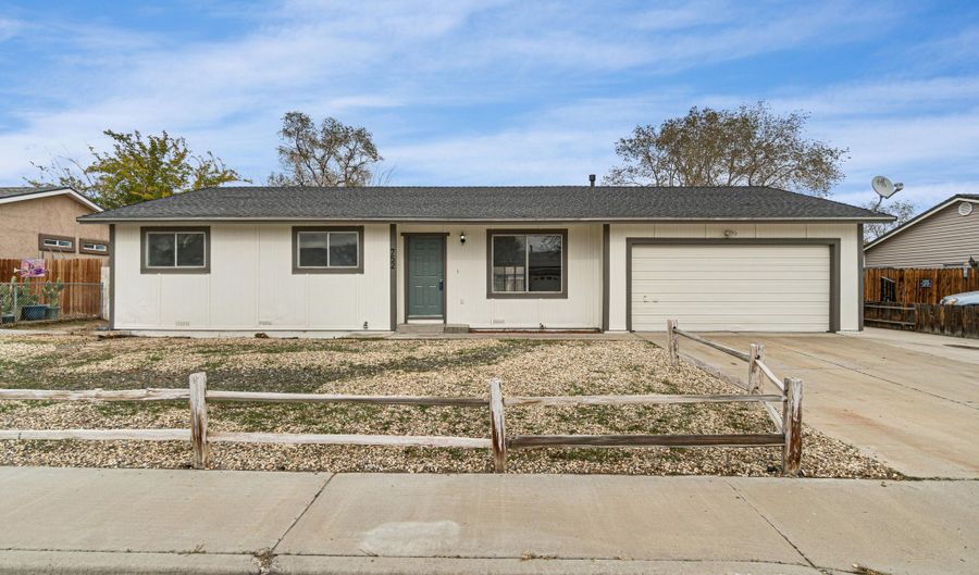 752 E St, Fernley, NV 89408 - 3 Beds, 2 Bath