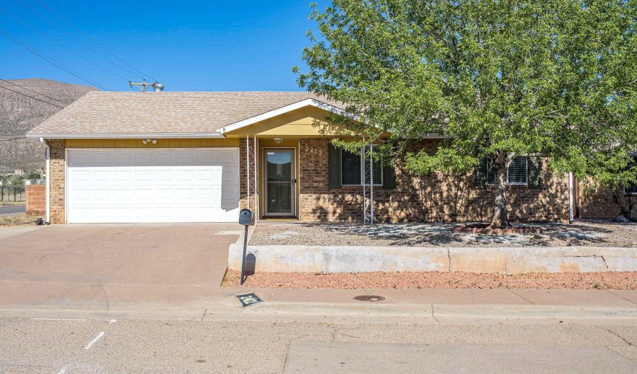 2412 Iowa Ave, Alamogordo, NM 88310 - 3 Beds, 2 Bath