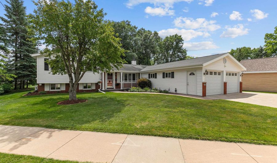 1525 E JOHN St, Appleton, WI 54915 - 3 Beds, 2 Bath