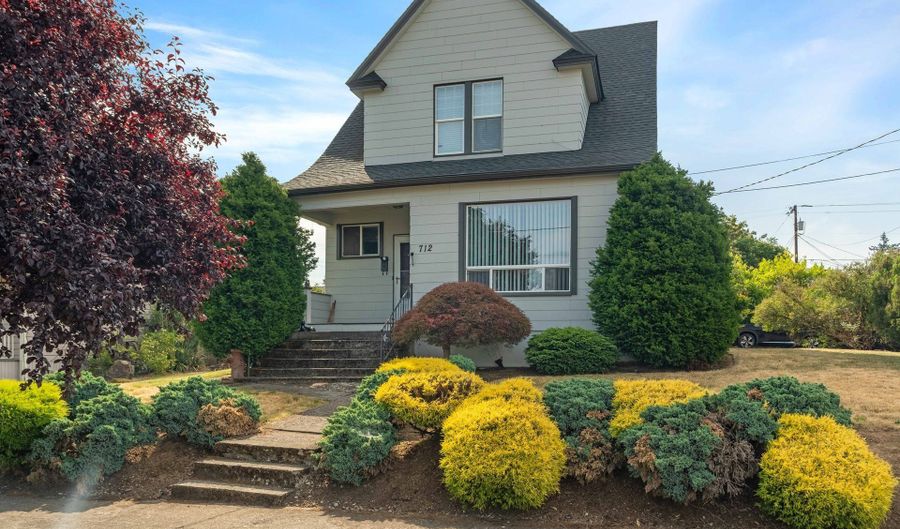 712 MADISON St, Oregon City, OR 97045 - 3 Beds, 2 Bath