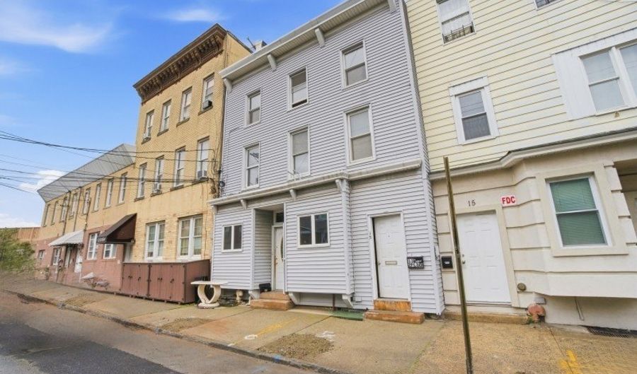 13 Cottage St, Bayonne, NJ 07002 - 7 Beds, 5 Bath