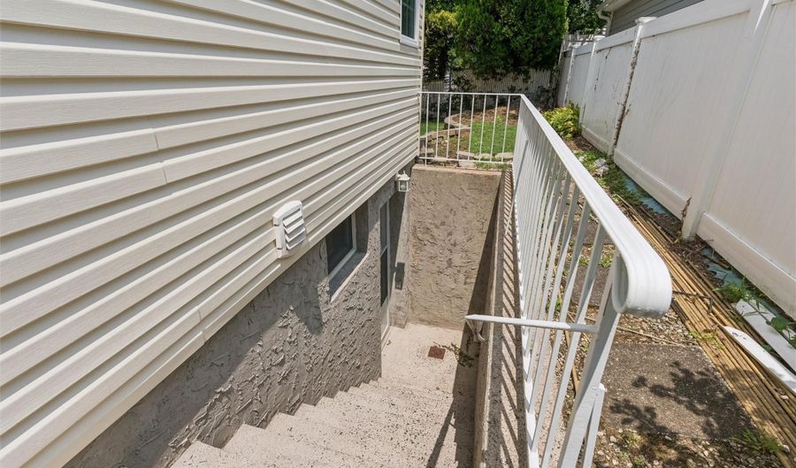 62 Crosby Ave, Albertson, NY 11507 - 4 Beds, 2 Bath