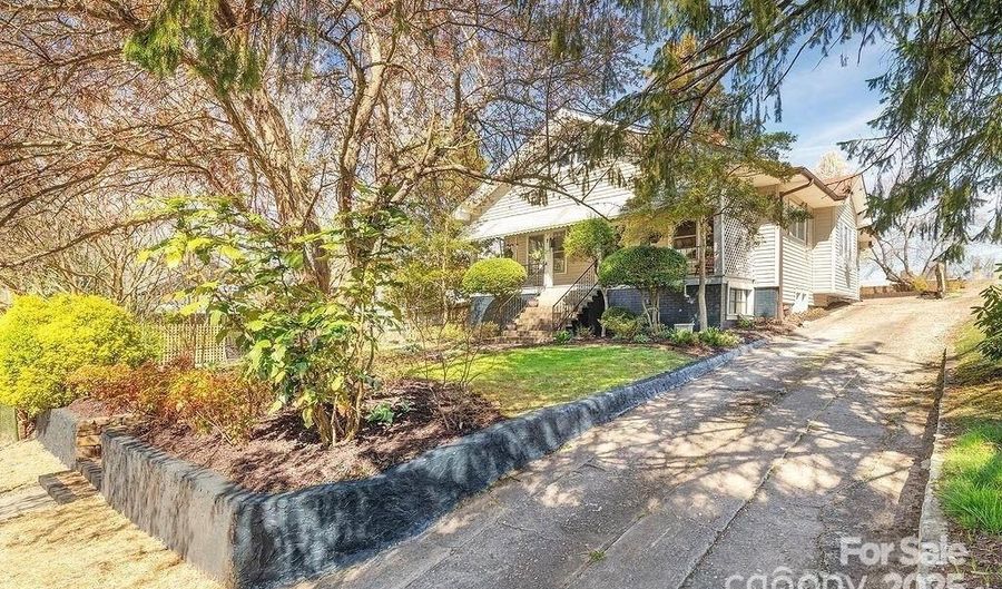 127 Pennsylvania Ave, Asheville, NC 28806 - 3 Beds, 2 Bath