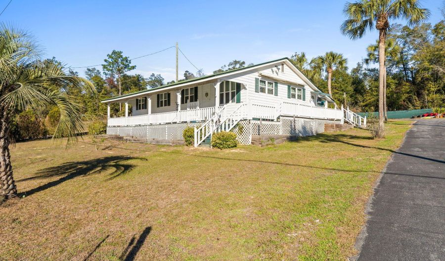 2686 Mona Ln, Alford, FL 32420 - 3 Beds, 2 Bath