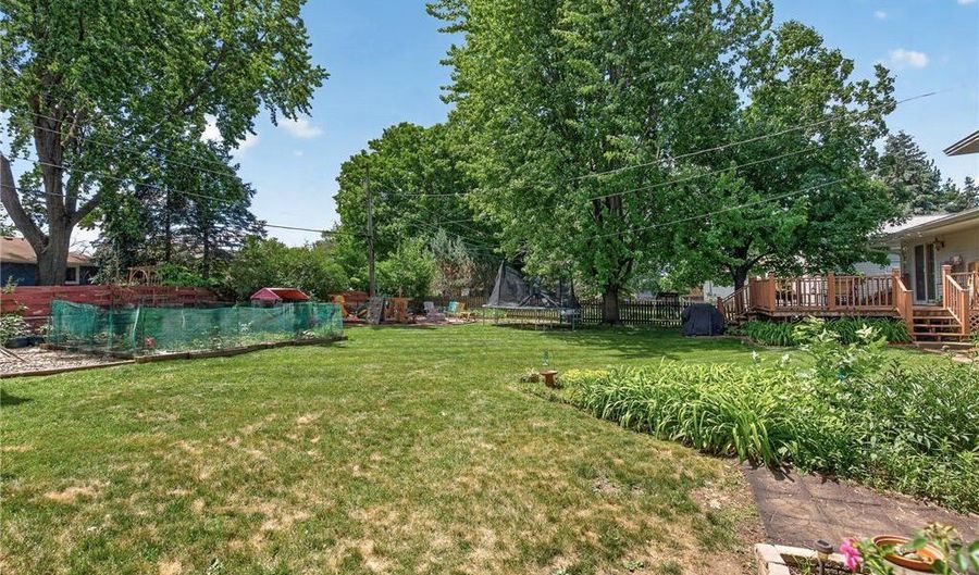 1094 Lowell Dr, Apple Valley, MN 55124 - 3 Beds, 2 Bath