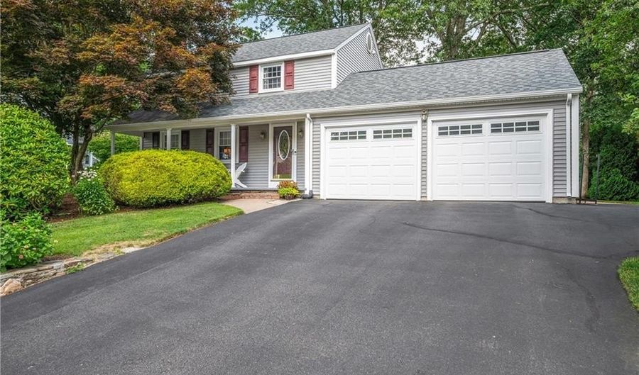 10 Roselawn Ave, North Smithfield, RI 02824 - 3 Beds, 2 Bath