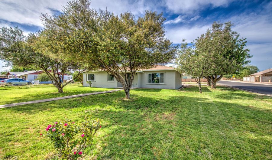 512 E NARRAMORE Ave, Buckeye, AZ 85326 - 5 Beds, 2 Bath