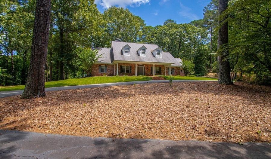2009 Hot Springs Hwy, Benton, AR 72019 - 3 Beds, 3 Bath
